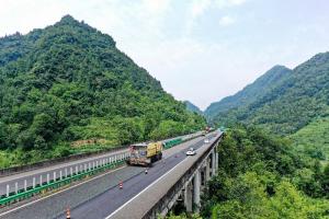 戰(zhàn)酷暑，高遠養(yǎng)護工程十面捷報